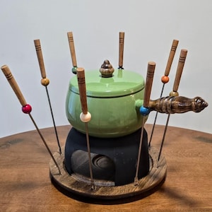 Vintage Avocado Green Enameled 2 Qt Pot Wooden Fondue Set