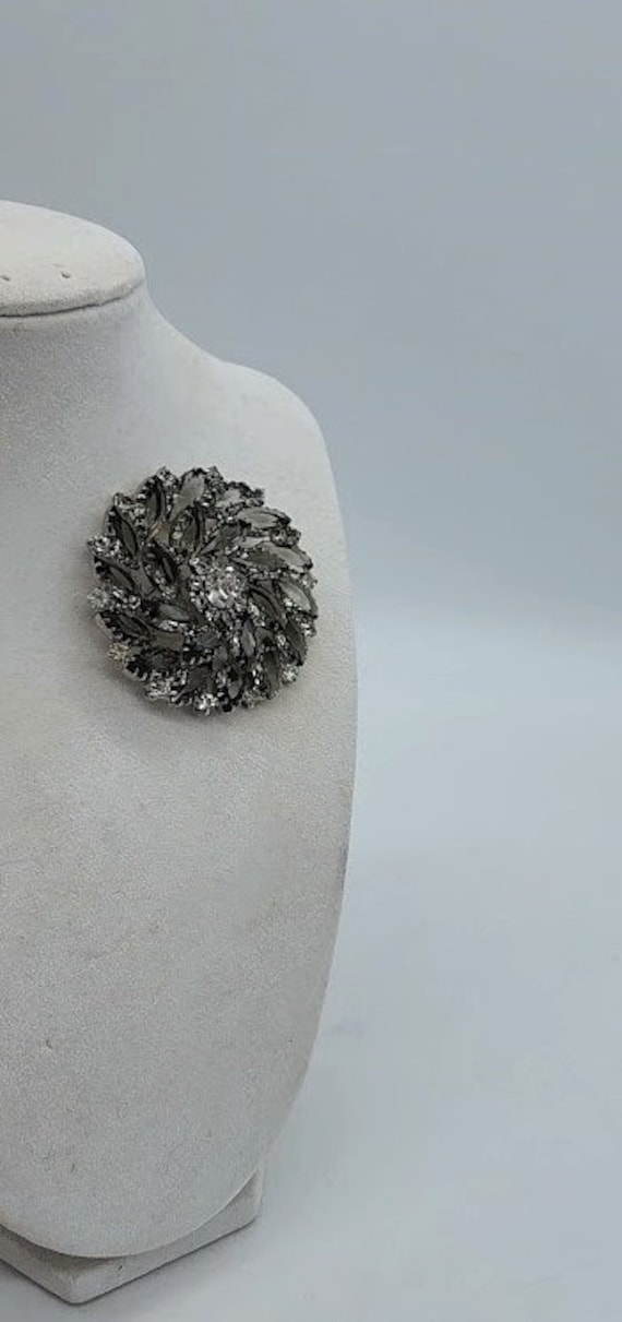 Vintage Smoky Gray and Clear Rhinestone Brooch in… - image 3