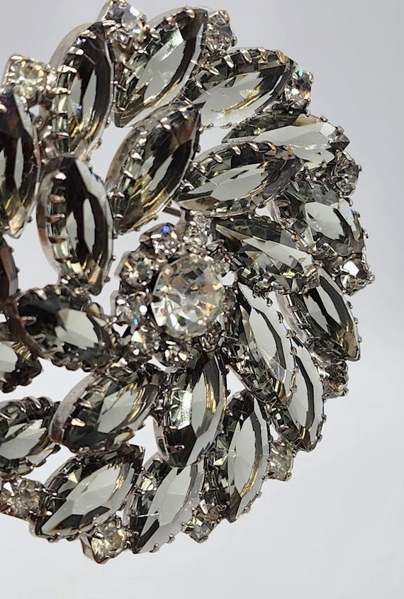 Vintage Smoky Gray and Clear Rhinestone Brooch in… - image 6