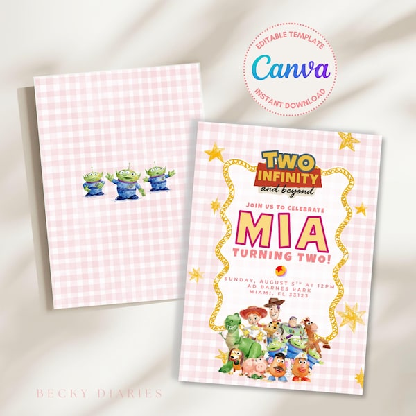 Op de afbeelding: Een roze geruit uitnodigingskaart met de tekst "Two Infinity and Beyond" en "Mia Turning Two!" toont Toy Story-personages. De achterkant van de uitnodiging heeft een roze geruit patroon en drie groene alien-personages.