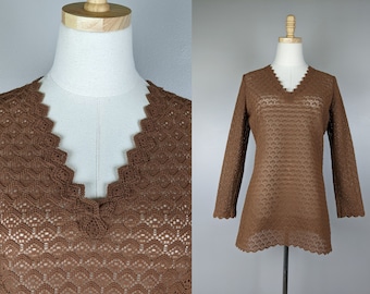 Jaren '70 bruine kanten tuniek met lange mouwen van Rebecca van Saks Fifth Avenue, Borstomvang 38, Taille 34, Heupen 38, Valt als maat M/L