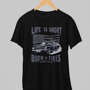 1966 Ford Mustang GT350 Life Is Short Burnout Maglietta classica unisex