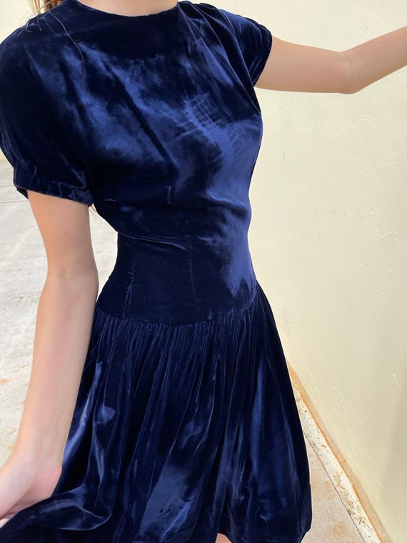 Vintage blue velvet dress from the 50’s - image 8