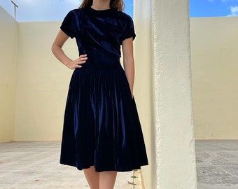 Vintage blue velvet dress from the 50’s