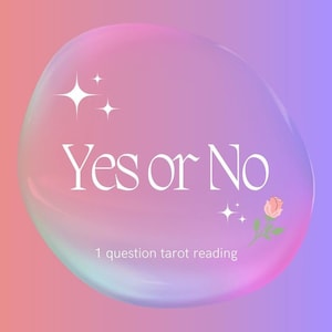 Può includere: Uno sfondo sfumato rosa e viola con una bolla bianca al centro. La bolla contiene testo bianco che dice "Sì o No" e il testo "1 domanda di lettura dei tarocchi". Ci sono stelle bianche e una rosa rosa con uno stelo verde nella bolla.