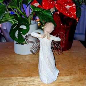 EUC Willow Tree Angel of Happiness 5&quot; Statuette