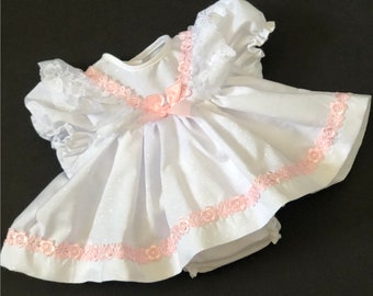 Robe blanche en dentelle à pois avec culotte assortie pour bébé fille