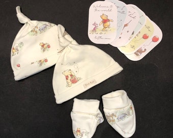 Winnie de Poeh-babyset - 2 mutsen - 1 paar slofjes en 6 mijlpaalkaarten