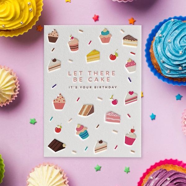 Tarjeta de feliz cumpleaños con cupcakes en estilo tipográfico (para esposa, mamá, amiga, hermana)