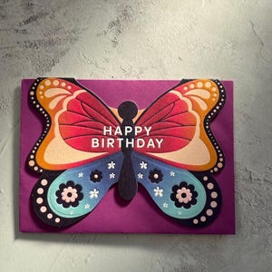 Cartão de feliz aniversário borboleta (amiga, mãe, filha)