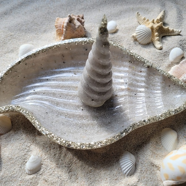 Coque coupelle en résine époxy , sable blanc et pierre concassé argenté /thème océan