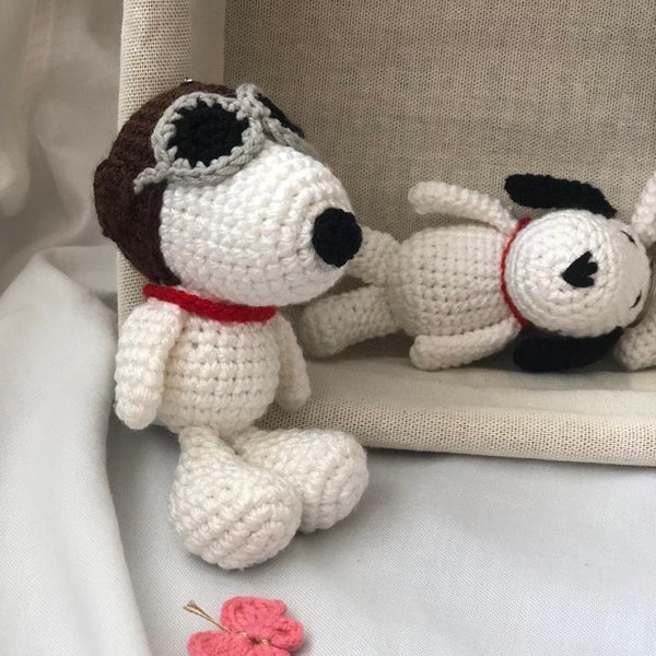 Peluches animaux Amigurumi au crochet faits main, porte-clés chien pilote au crochet, peluche Snoopy avec chapeau de pilote, Snoopy Amigurumi, petite peluche