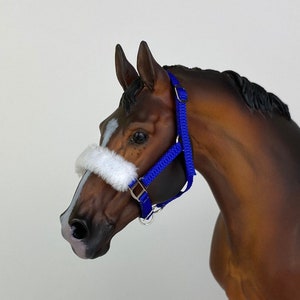 Breyer Headcollar/Halter | White Fleece Noseband | 1:9 Scale | Silver Hardware