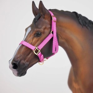 Breyer Headcollar/Halter | Plain Headcollar | 1:9 Scale | Gold Hardware