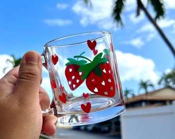 Erdbeer Liebe Glasbecher Kaffeetasse für Frauen personalisiertes Geschenk für sie mit Obst Design, Pflanzen Design, Heißgetränk Tasse, Beeren Herzen