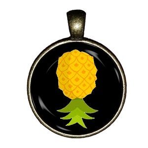 Guccighost pineapple deals necklace