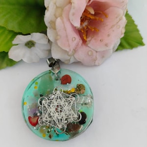 Orgonite Pendant – Silver Metatron’s Cube Sacred Geometry Necklace, Energy Healing Jewelry with Crystals for Protection & Spiritual Balance