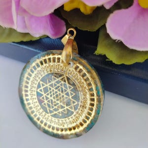 Sri Yantra Orgonite Pendant – Sacred Geometry Necklace for Chakra Healing, Manifestation, and Spiritual Alignment Gift for Him or Her