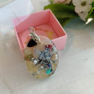 Oval Orgonite Pendant with Chakra Stones and Metal Flakes – EMF Shielding Energy Necklace for Protection, Healing and Spiritual Balance