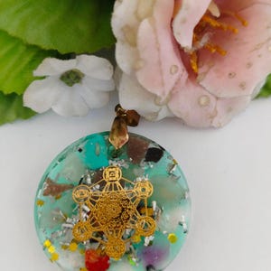 Orgonite Pendant – Gold Metatron’s Cube Necklace with Crystals, Sacred Geometry Jewelry for Spiritual Growth, Energy Healing & Meditation