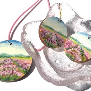 Collana e orecchini dipinti a mano Campo di Lavanda, dipinto di paesaggio, piccolo dipinto, gioielli originali, gioielli floreali, arte paesaggistica