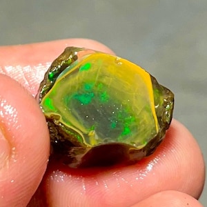 Opal Rough, Natural Ethiopian Oil Opal, Specimen Crystal Opal, Welo Fire Flashy Fire Opal, Jewelry Making Supply Opal Rough Gemstone, 21 CT