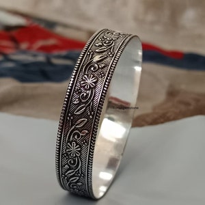 Armreif aus 925er Silber: Blumiges Boho-Armband, Unisex