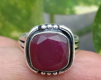 Anillo artesanal de rubí talla cojín, plata de ley 925, joyería con piedra natal