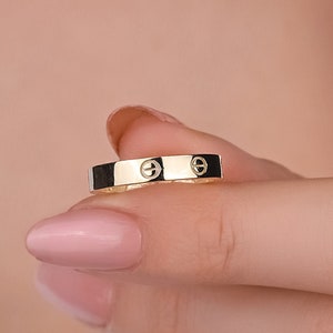 love ring with screw design