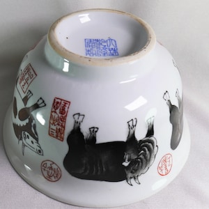 a fine rice bowl with five oxen painting six archaic zhuanshu Qianlong guanyao seal mark rare 清乾隆 花礬紅彩海水龍紋盤 Chinese antiques Qing dynasty image 2