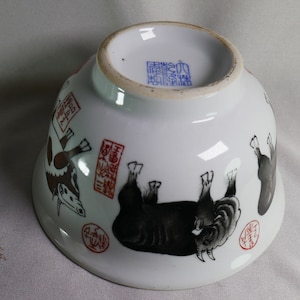 a fine rice bowl with five oxen painting six archaic zhuanshu Qianlong guanyao seal mark rare 清乾隆 花礬紅彩海水龍紋盤 Chinese antiques Qing dynasty image 9