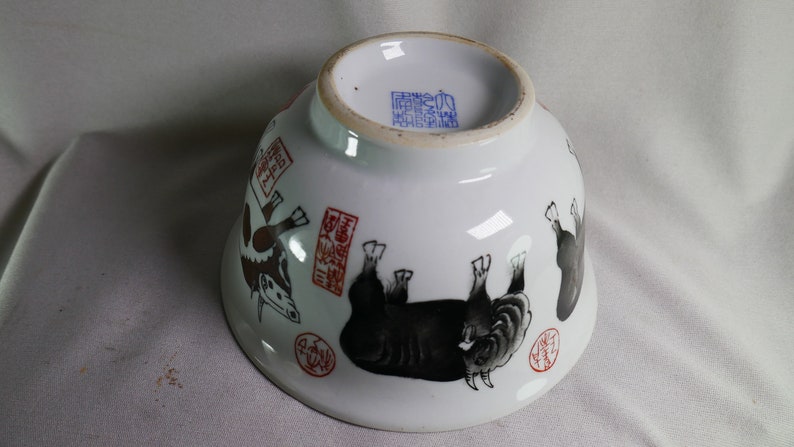 a fine rice bowl with five oxen painting six archaic zhuanshu Qianlong guanyao seal mark rare 清乾隆 花礬紅彩海水龍紋盤 Chinese antiques Qing dynasty image 9