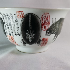 a fine rice bowl with five oxen painting six archaic zhuanshu Qianlong guanyao seal mark rare 清乾隆 花礬紅彩海水龍紋盤 Chinese antiques Qing dynasty image 7