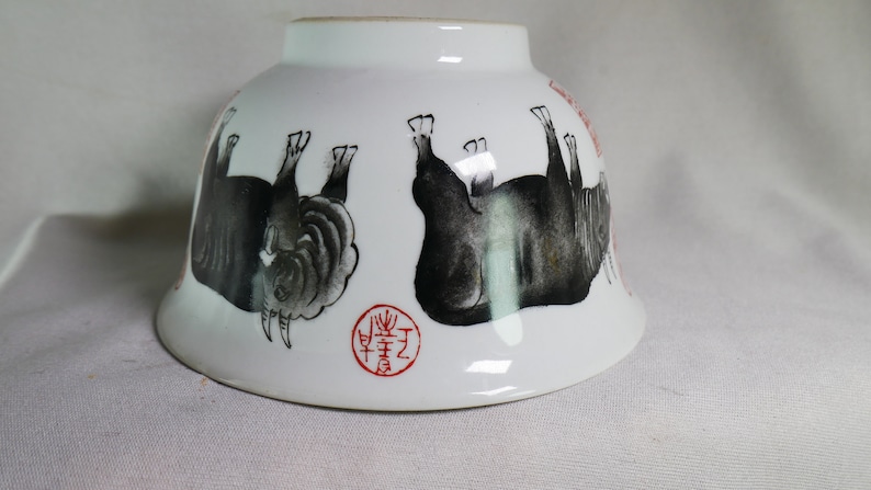 a fine rice bowl with five oxen painting six archaic zhuanshu Qianlong guanyao seal mark rare 清乾隆 花礬紅彩海水龍紋盤 Chinese antiques Qing dynasty image 8