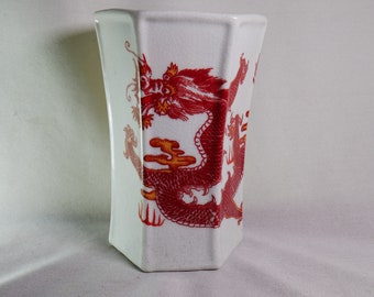 Iron red dragon hexagonal Vase Qianlong six character kaishu seal mark antique 清乾隆 花礬紅彩海水龍紋盤 Chinese ceramics