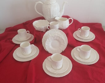 Coalport/Countryware Coffee Set in excellent condition. Shipping to UK, USA & Canada is free of charge.