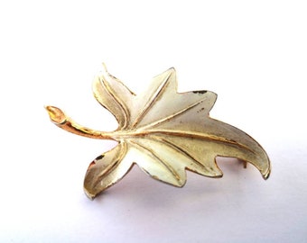 Brooch in the shape of a leaf, gold, white, costume jewelry, 5 x 3 cm