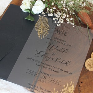 Tropisches Hochzeitseinladungs-Set mit Goldfoliendruck, Acryl-Einladungsset, Strandhochzeit, schwarzer Umschlag