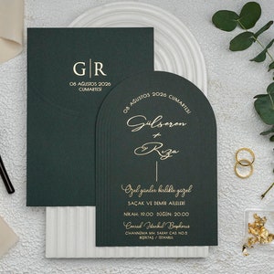 Donkergroene halve boog huwelijksuitnodiging set met gouden bedrukking - elegante en chique briefpapier voor uw grote dag