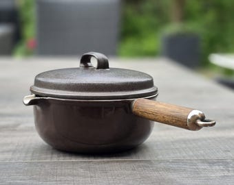 Vintage Le Creuset steelpan 20 cm – Bruin – Geëmailleerd gietijzer met houten handvat – Gemaakt in Frankrijk – Design uit het midden van de 20e eeuw