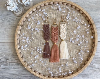 Chaveiros de macramê para lembrancinhas, casamento boho, presentes para chá de bebê.