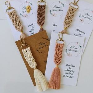 Macramé Boho Keychain Wedding Gifts, Personalized Baby Shower Favors for Guests in Bulk, Bohemian Bridal Shower Favors, Engagement Favors