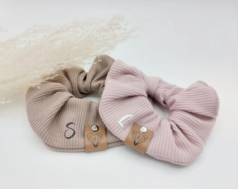 Scrunchie mit Initial | Zopfgummi | Haargummi