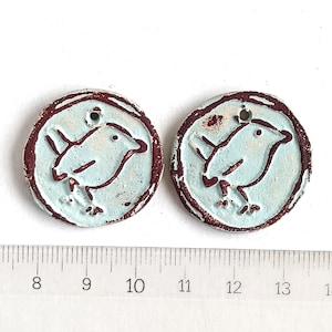 Par runda fågelpärlor, rustika keramiska kopplingar för örhängen