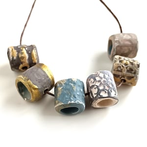 Détails des perles tubulaires - perles en céramique, perles cylindriques, antiques, perles rustiques, perles en terre cuite, perles terreuses