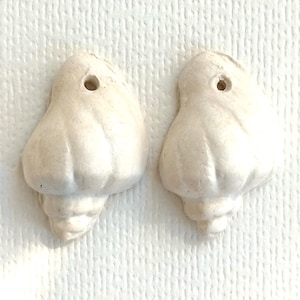 Tropfenförmiges Set mit strukturierter Oberfläche, organische, muschelförmige Tonkomponenten für kreative Projekte