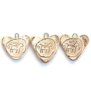 Colgantes de cerámica con forma de corazón y caballo para pendientes, colgantes rústicos de arcilla.