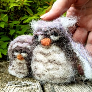 Sleepy Owls Snuggling Together, Whimsical Felted Wool Animals, 100% Wool, Unique Gift for Animal Lovers, Heartwarming Woodland Critter Set