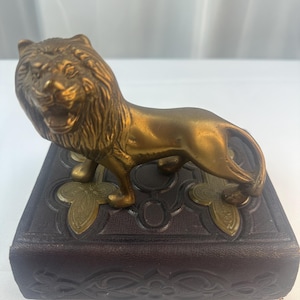 Vintage Solid Brass Regal Lion Figurine/Statue