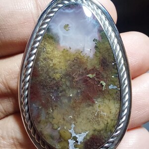 Collar con colgante de ágata musgosa escénica: piedra indonesia (31 x 47 x 5 mm)